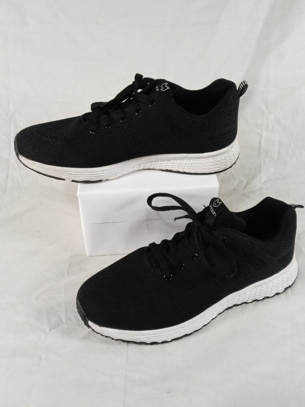Women Size 8.5 Light Weight Comfort Casual Fashion Sneakers/ Athletic Shoes